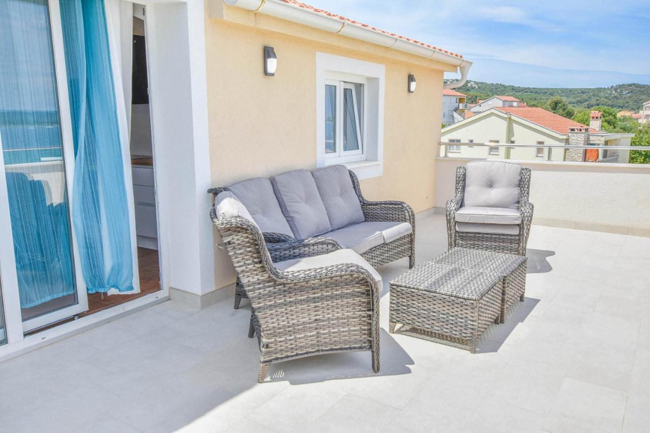 Apartment L And S On The Beach Ugrinici Exterior foto